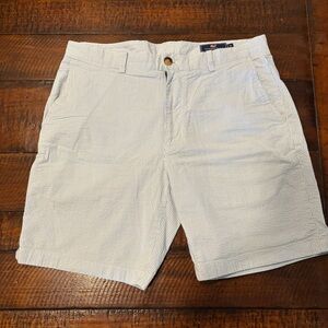 Vineyard Vines Men’s Sz 34 Blue and White Flat Front Shorts
